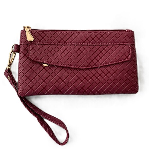 NWOT Burgundy Quilted Wristlet PU Leather - Picture 1 of 5
